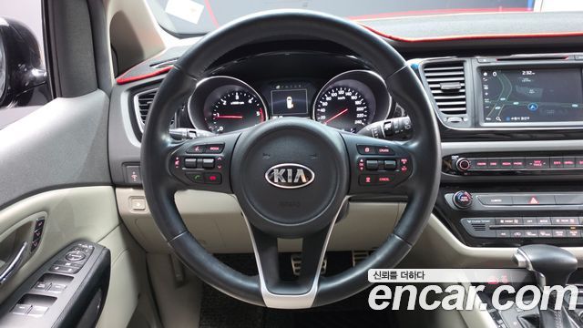 Kia Canival 2017 — photo 18