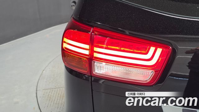 Kia Canival 2017 — photo 9