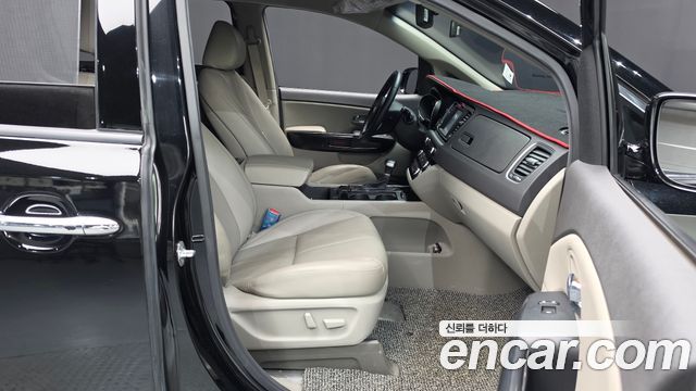 Kia Canival 2017 — photo 16