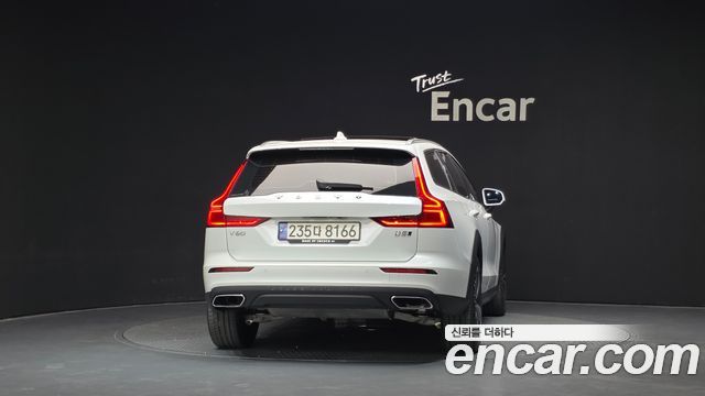 Volvo V60 2021 — photo 4