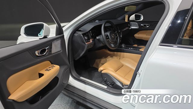 Volvo V60 2021 — photo 13