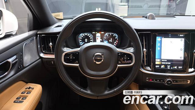 Volvo V60 2021 — photo 18