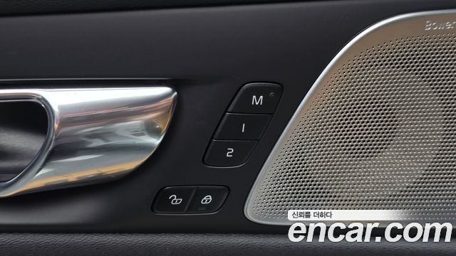 Volvo V60 2021 — photo 19