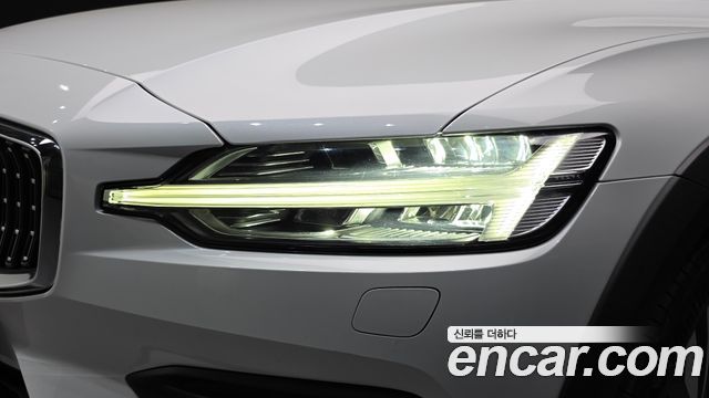 Volvo V60 2021 — photo 8