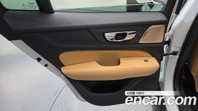 Volvo V60 2021 — photo 15