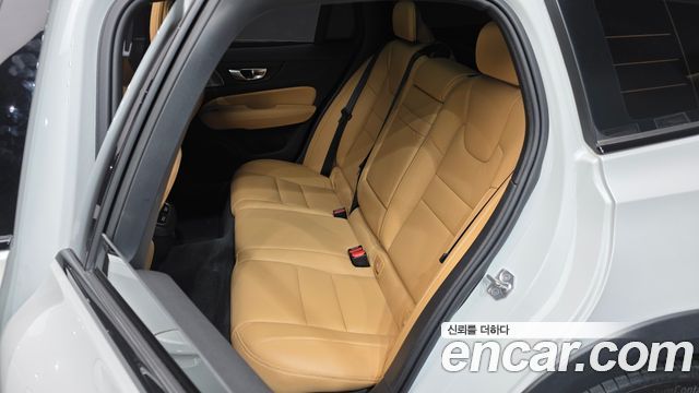 Volvo V60 2021 — photo 16