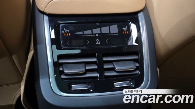 Volvo V60 2021 — photo 32