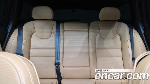 Volvo V60 2021 — photo 34