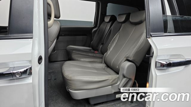 Kia Canival 2014 — photo 11