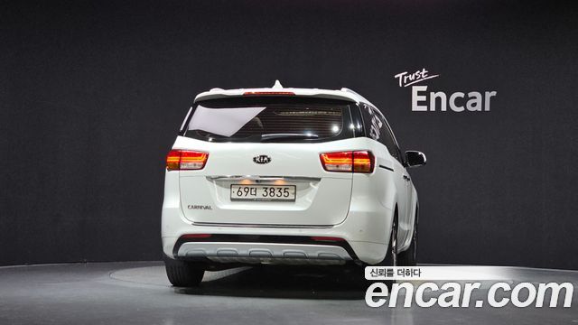 Kia Canival 2015 — photo 4