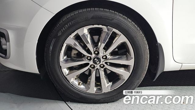 Kia Canival 2015 — photo 5