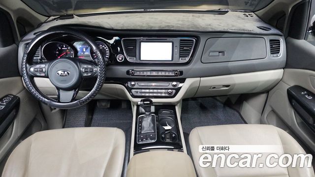 Kia Canival 2015 — photo 7