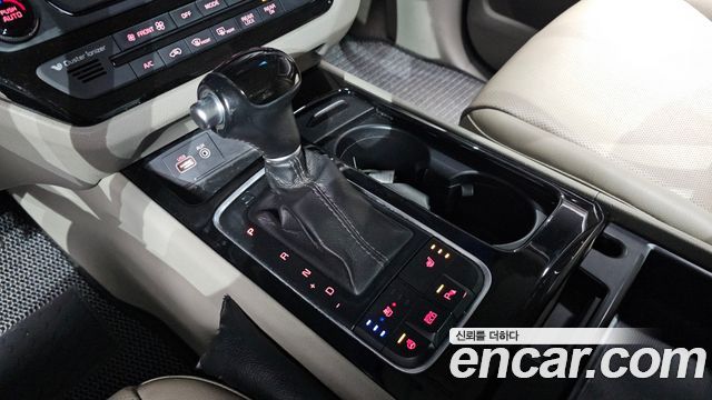 Kia Canival 2015 — photo 9