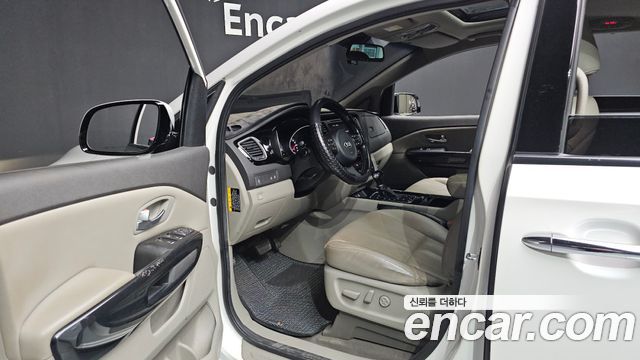 Kia Canival 2015 — photo 10