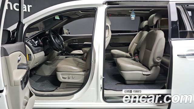 Kia Canival 2015 — photo 17