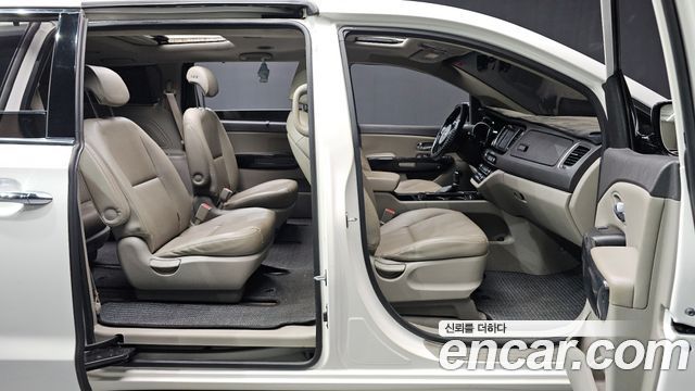 Kia Canival 2015 — photo 19