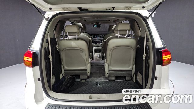 Kia Canival 2015 — photo 20