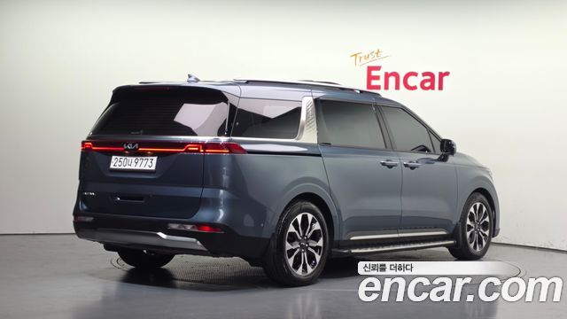 Kia Canival 2023 — photo 2