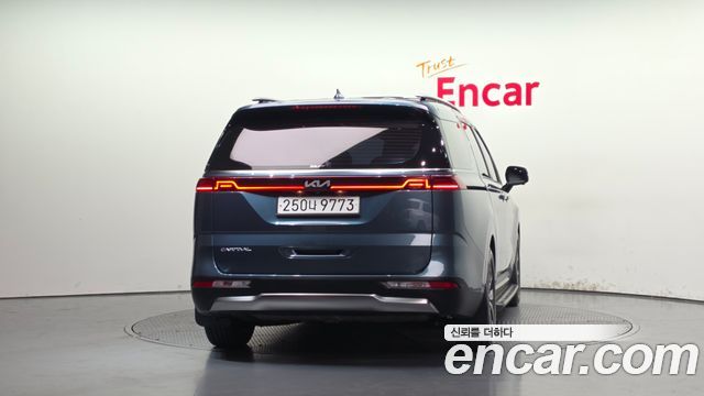 Kia Canival 2023 — photo 4