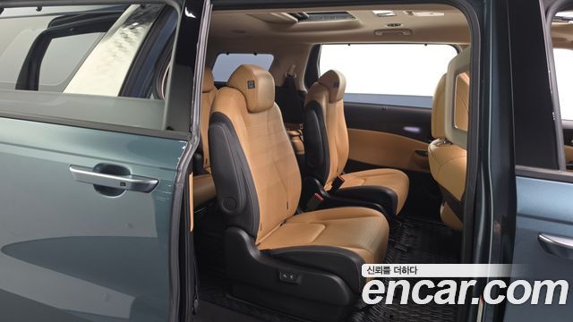 Kia Canival 2023 — photo 17