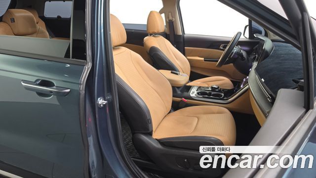 Kia Canival 2023 — photo 16