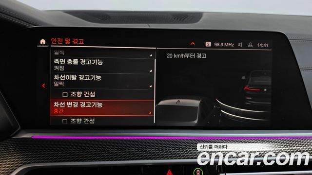 BMW X6 2021 — photo 29