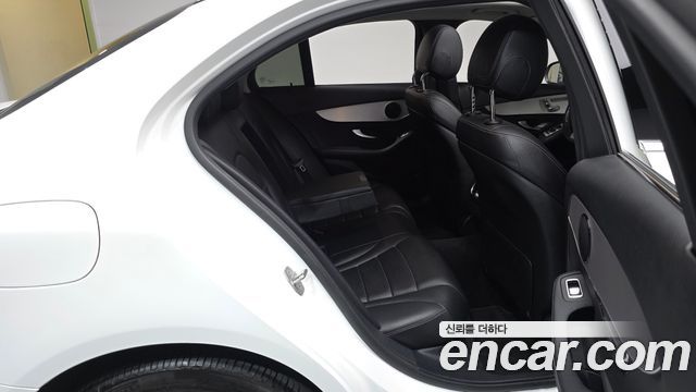Mercedes-Benz C-Class 2020 — photo 17