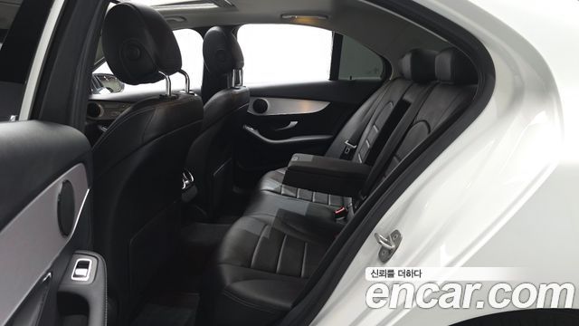 Mercedes-Benz C-Class 2020 — photo 18