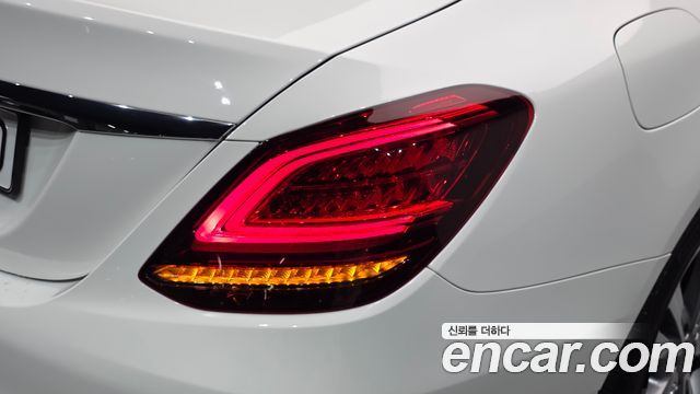 Mercedes-Benz C-Class 2020 — photo 9