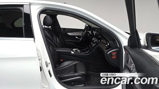 Mercedes-Benz C-Class 2020 — photo 16