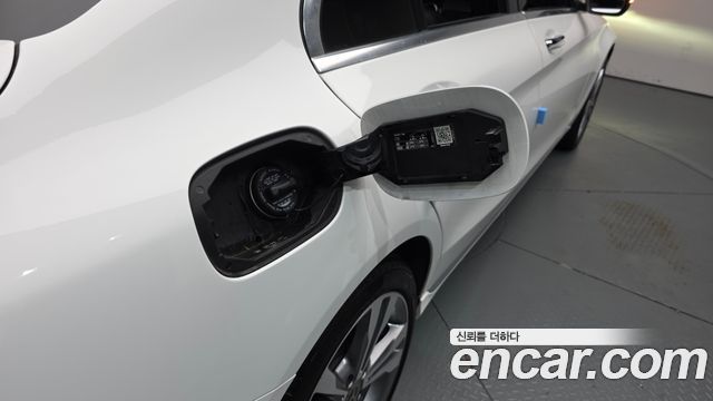 Mercedes-Benz C-Class 2020 — photo 33