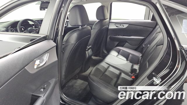 Kia K3 2022 — photo 18