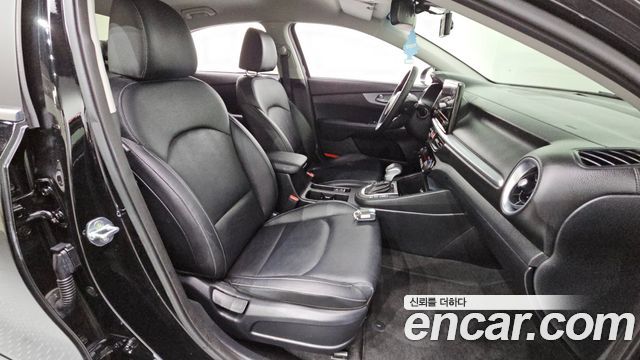 Kia K3 2022 — photo 16