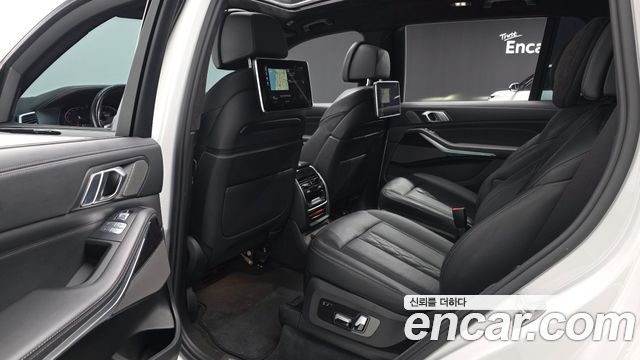 BMW X7 2021 — photo 11