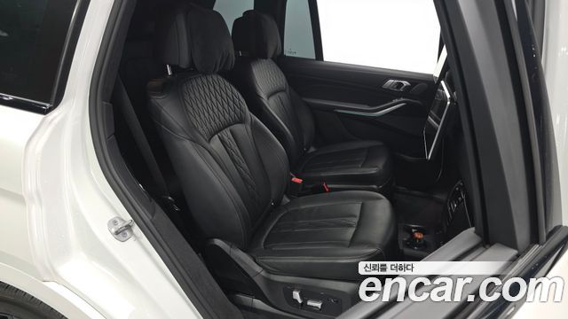 BMW X7 2021 — photo 12