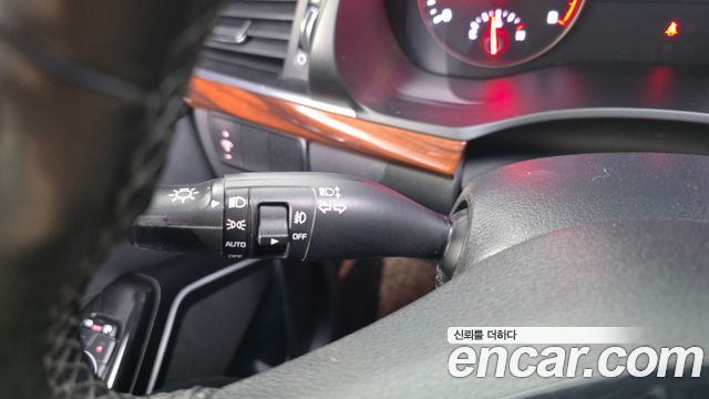 Kia K7 2016 — photo 32