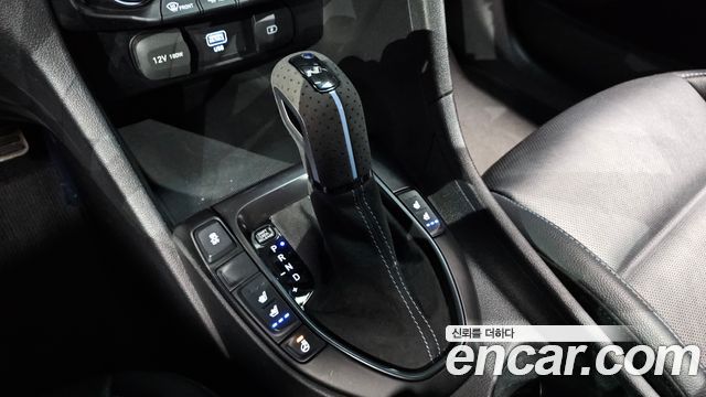 Hyundai Veloster 2023 — photo 12
