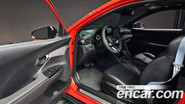 Hyundai Veloster 2023 — photo 13