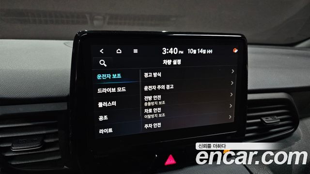Hyundai Veloster 2023 — photo 22