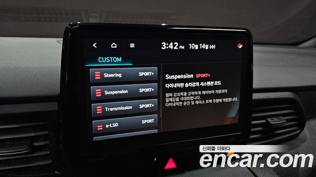 Hyundai Veloster 2023 — photo 23