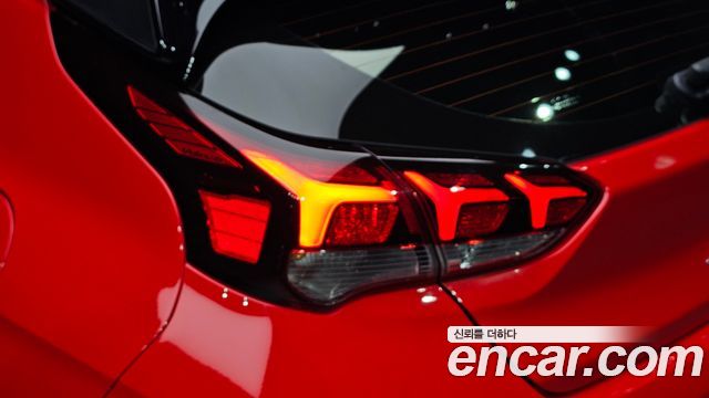 Hyundai Veloster 2023 — photo 9