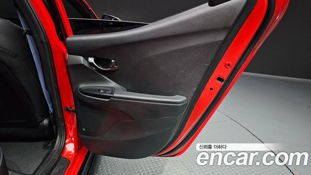 Hyundai Veloster 2023 — photo 15