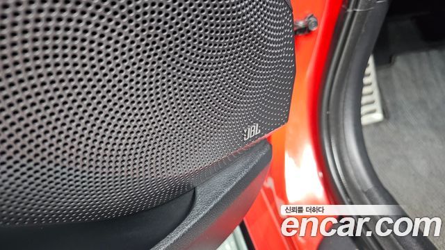 Hyundai Veloster 2023 — photo 28