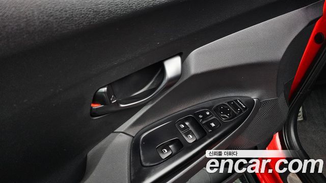 Hyundai Veloster 2023 — photo 29