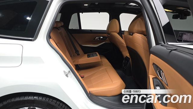 BMW 3-Series 2025 — photo 17