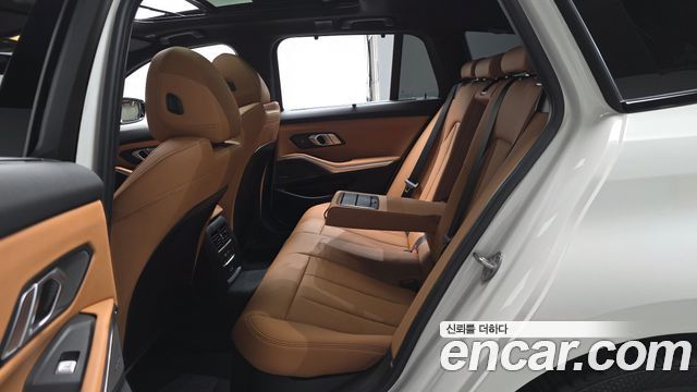 BMW 3-Series 2025 — photo 18