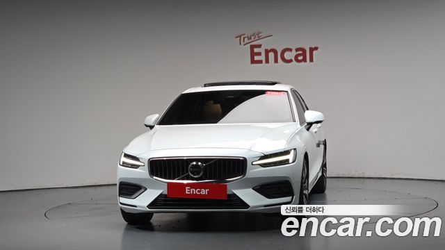 Volvo S60 2023 — photo 3