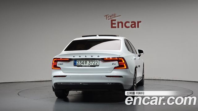 Volvo S60 2023 — photo 4
