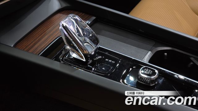 Volvo S60 2023 — photo 12