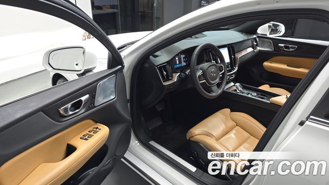 Volvo S60 2023 — photo 13
